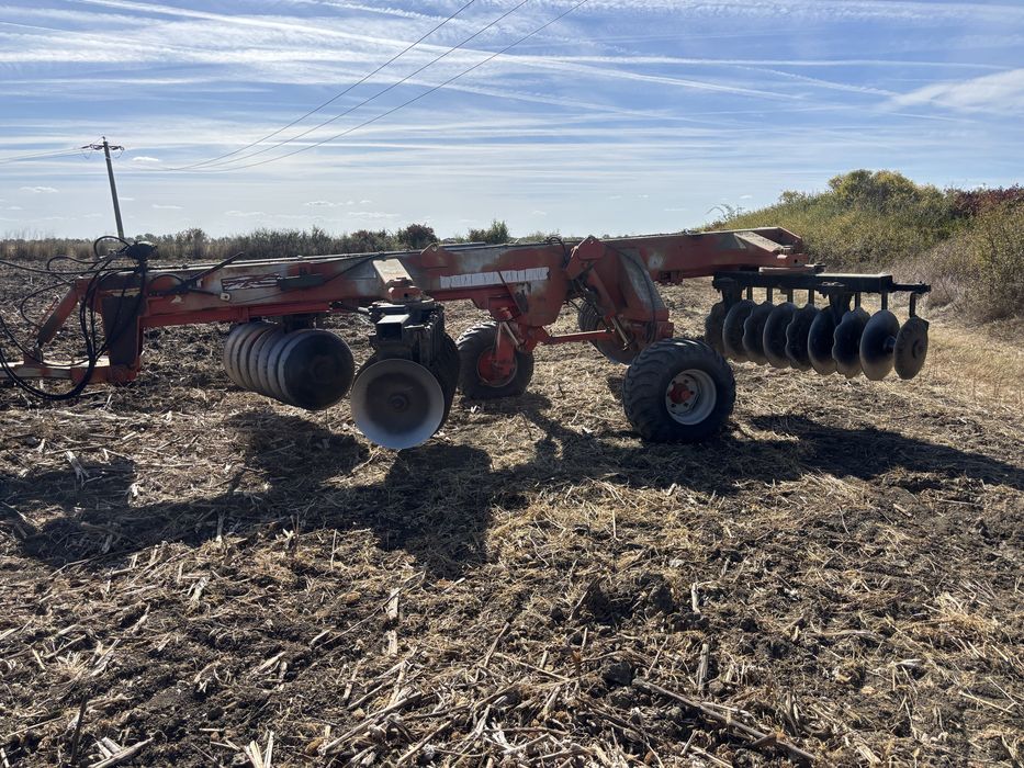 Prestare servicii agricole Massey Ferguson 220cp