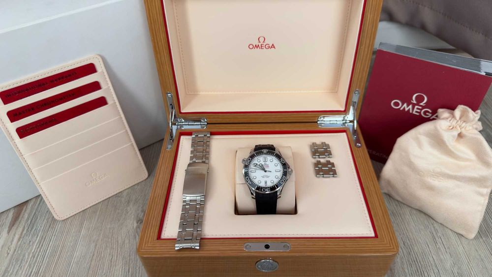 Omega Seamaster Diver 300M 42mm White Dial / Full Set / Garantie / Ceramic Bezel