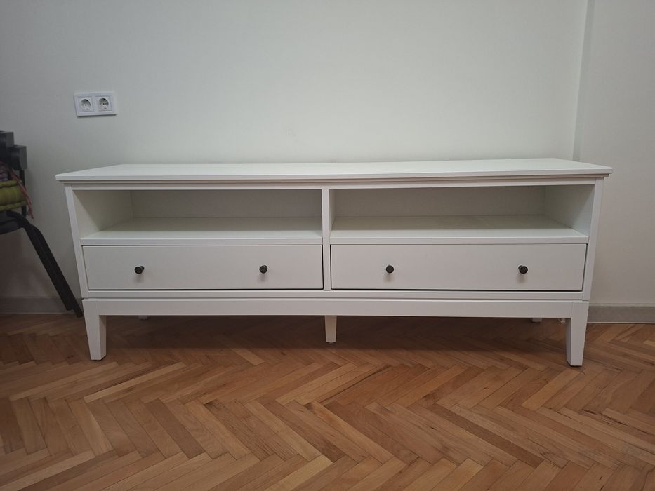 Продавам ТВ шкаф IDANAS Ikea