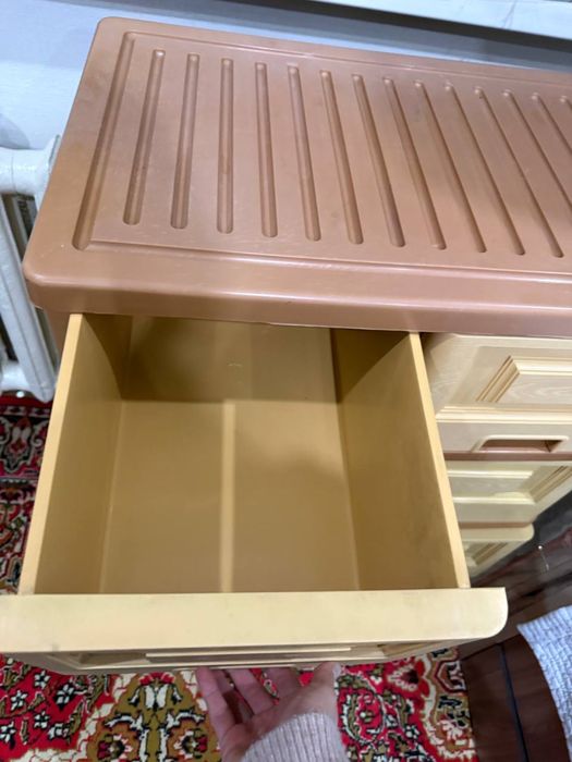 Пластиковый Шкаф для хранение  одежды. Комод