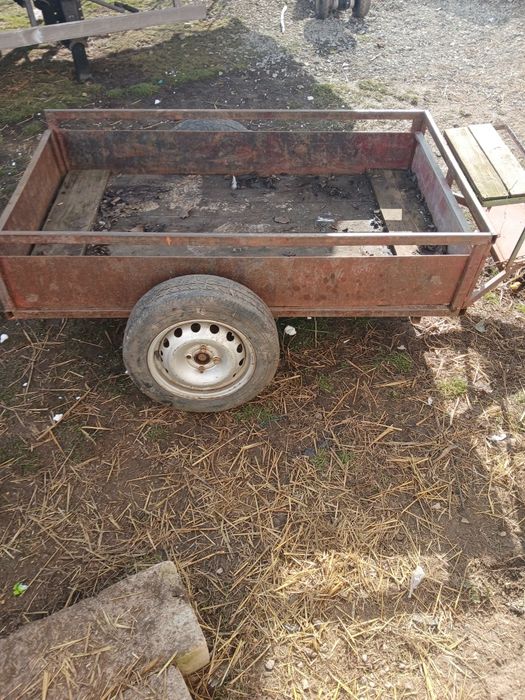 Vând motocultor cu remorca sau schimb cu animale