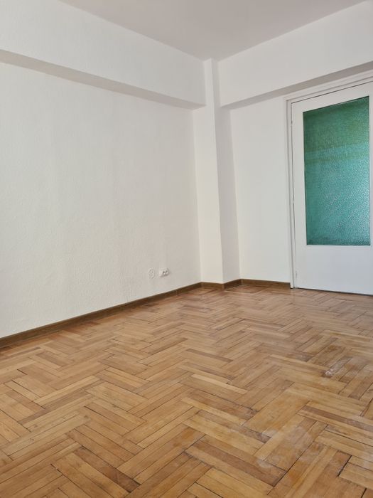 Ap 3 camere decomandat  84 m2