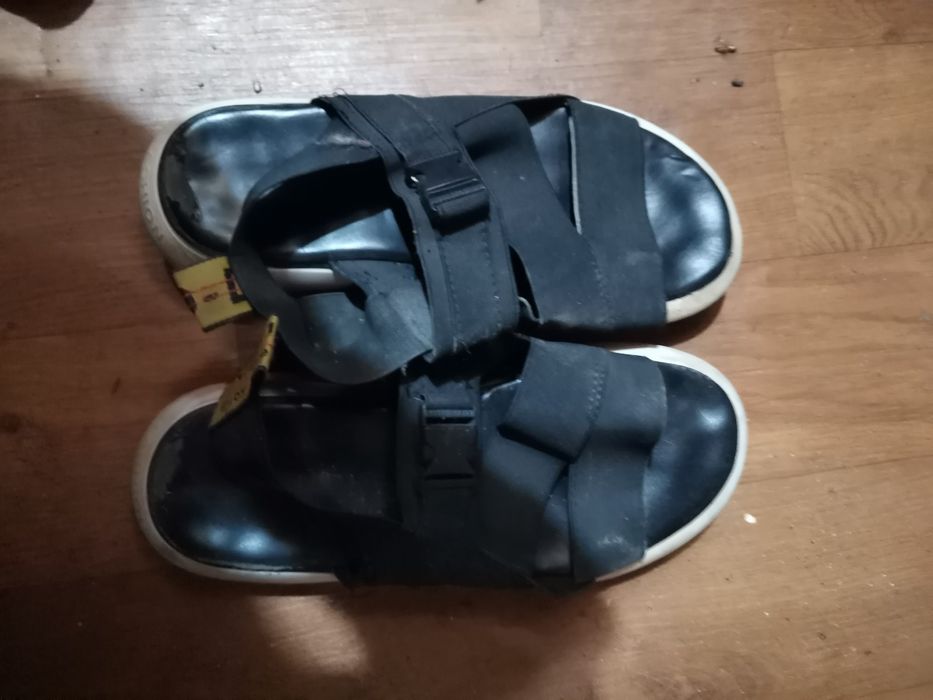 Продаётся женская обувь