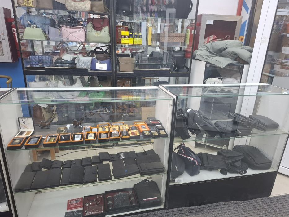 продам стеклянные витрины