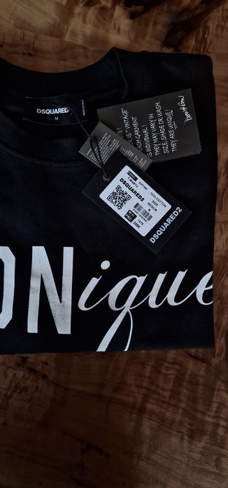 Оригинална черна тениска Dsquared2, модел ICONique (100% памук!)