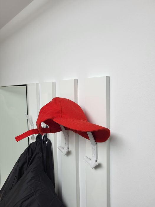 Șapcă roșie unisex 

De preferat predare personala sau trimit în tara