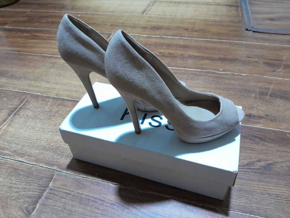 Продаются туфли .