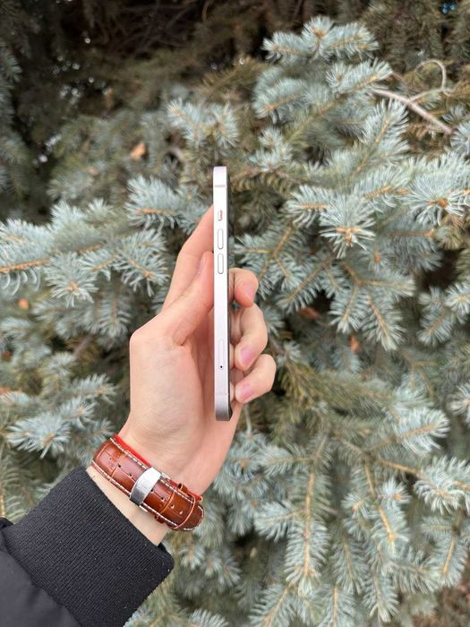 Продам iPhone 13