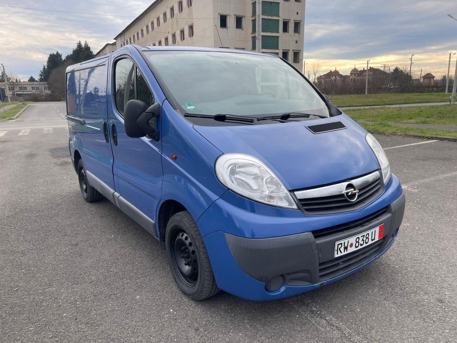 Opel Vivaro 3 locuri