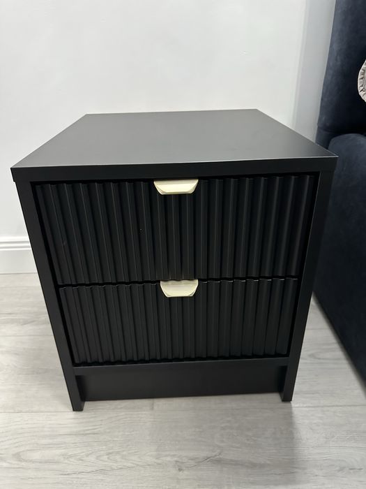 Noptiere negre riflate