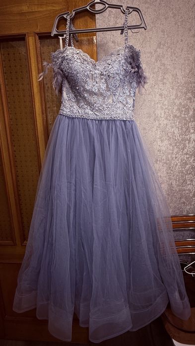 Прощам вечернее платье.