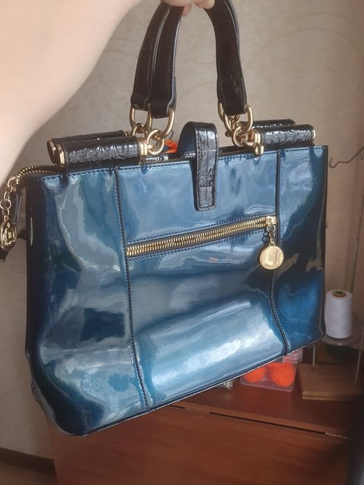 Продам брендовую сумку