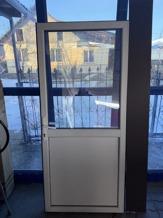 Дверь пластиковая бу