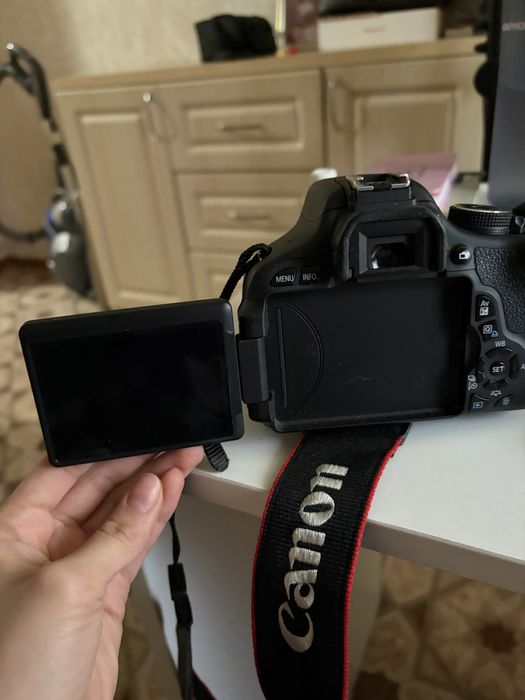 Камера Canon EOS 600D