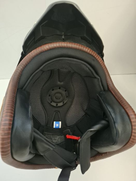 Casca retro. Nouă, nefolosită