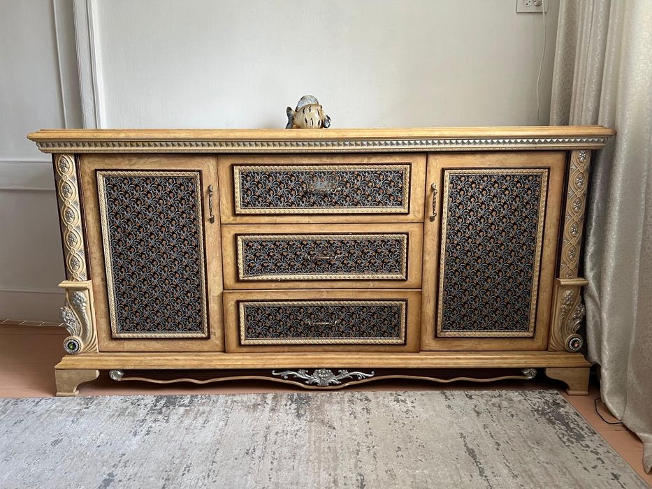 Комод  деревянный