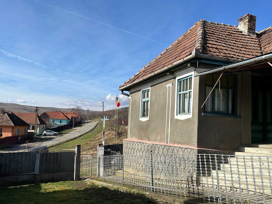 Casa cu teren generos 4000mp, utilitati, acces A10, sat Dumbrava