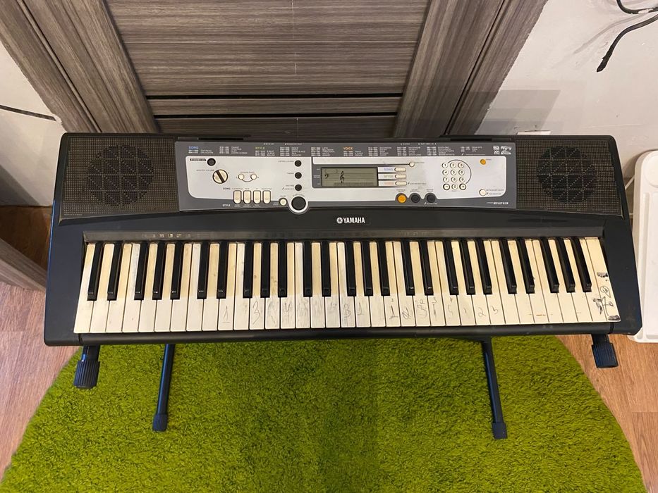 Синтезатор Yamaha PSR-E213
