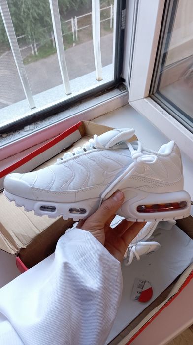 новые Кроссовки Nike air max plus tn white