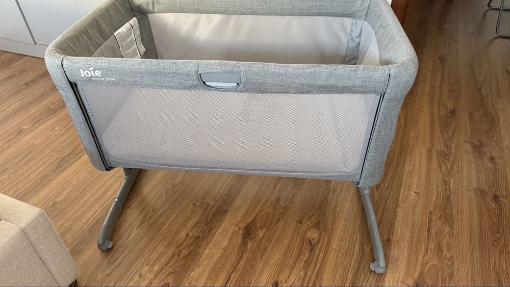 Продам кровать люльку joie