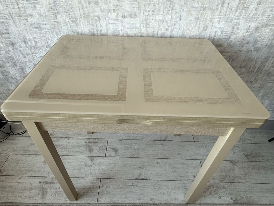 Продам кухонный стол