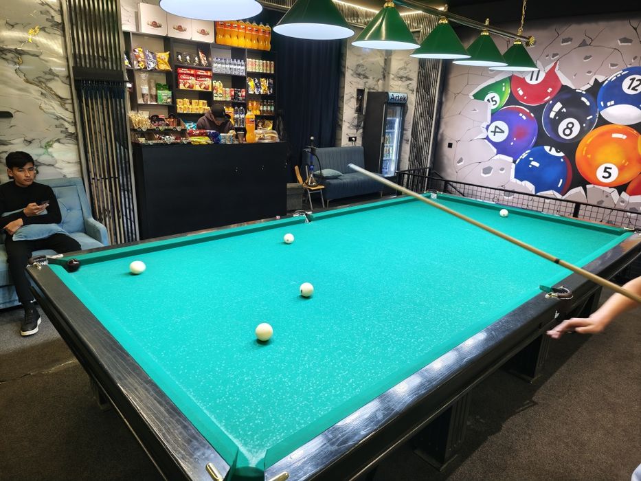 Бильярдный стол сотилади