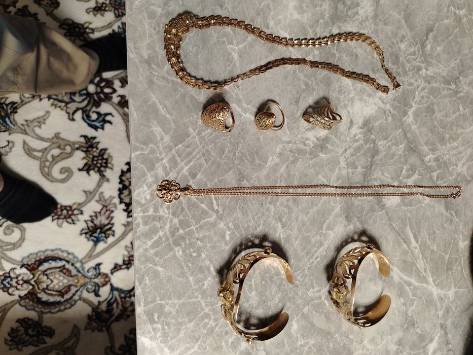 Продаётця золото проба 585