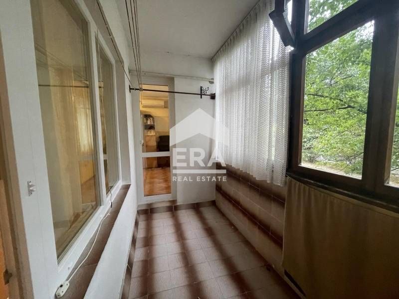 Продава се Тристаен апартамент в Варна, Възраждане 4 - 105 кв.м за 1481 €/кв.м - Снимка #4