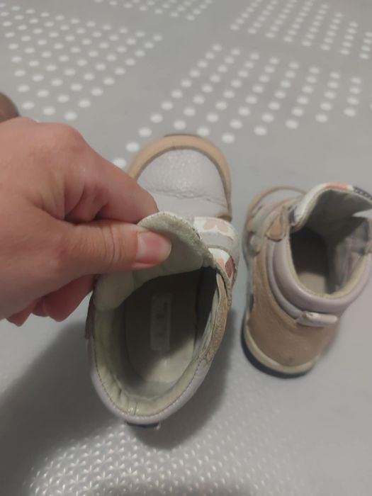 Papucei piele mărimea 22