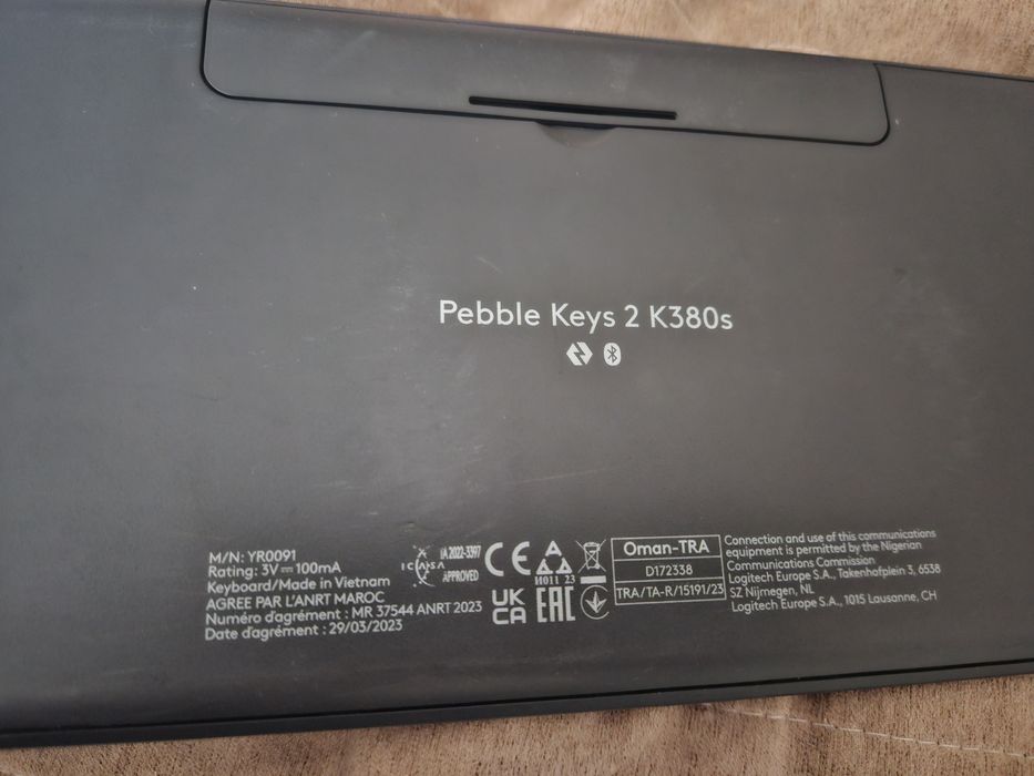 Logitech K380S Pebble Keys 2