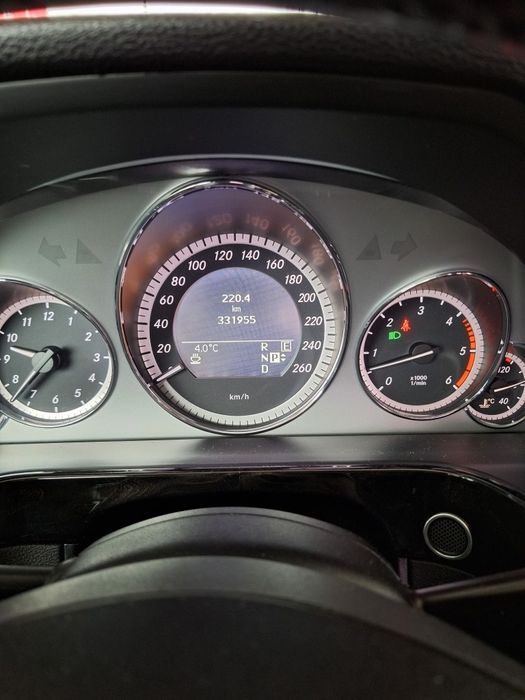 Мерцедес е350 2010.гдина