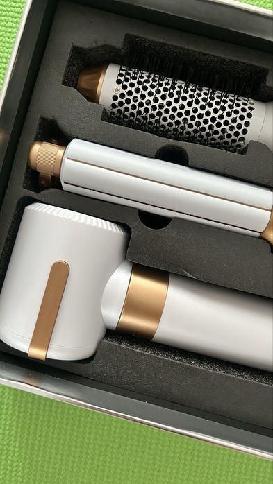 Новый не использованый ни разу стайлер для волос