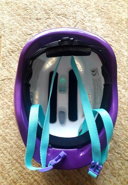 Нова каска за колоездене на Леденото кралство