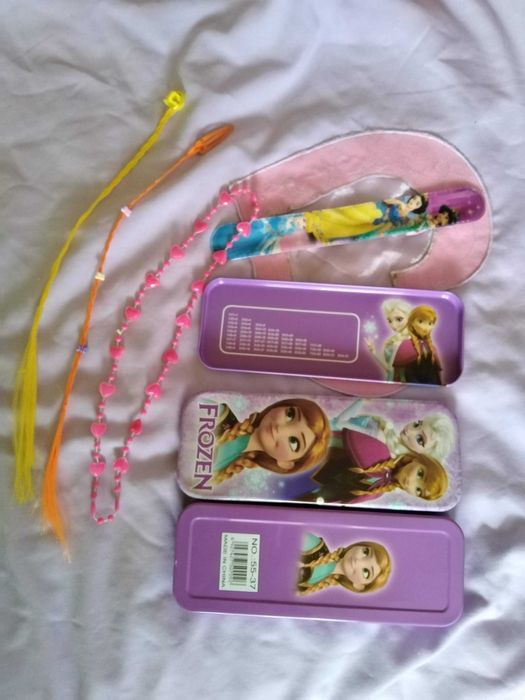 различни играчки,костюми