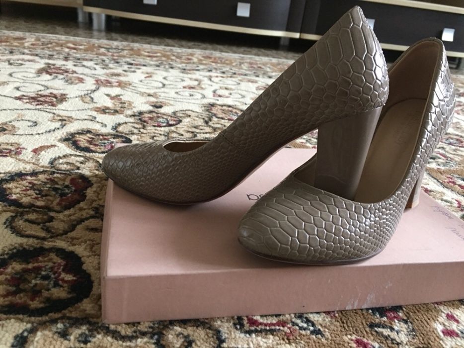 Продаю туфли женские