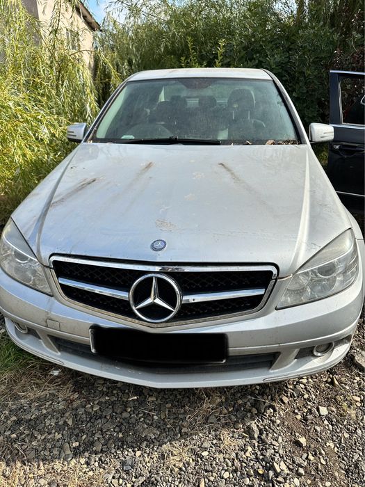 Dezmembrez mercedes c 220 w2008