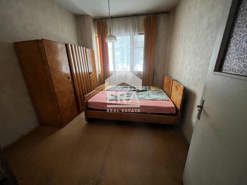 Продава се Тристаен апартамент в Варна, Червен площад - 100 кв.м за 1428 €/кв.м - Снимка #8