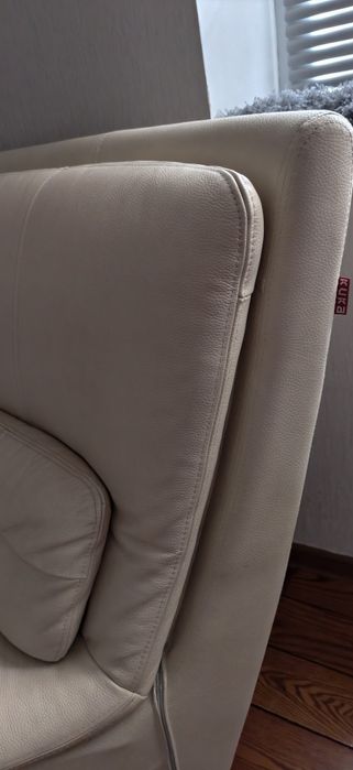 Продам диван кожаный в хорошем состоянии