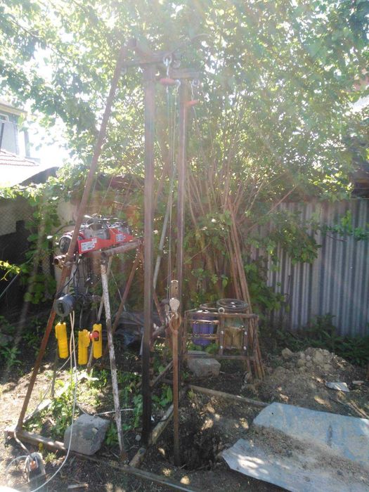 Продавам сондажна машина на ток 220v