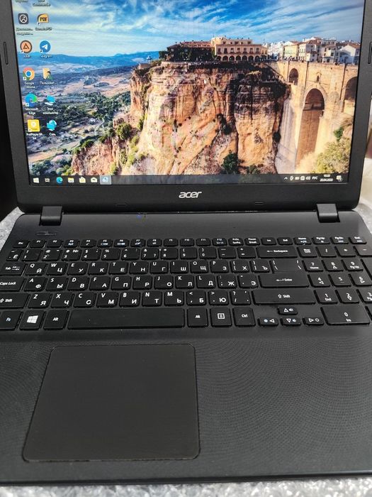 Ноутбук Acer Extensa EX2519  состояние хорошее батарея держит 3 часа
