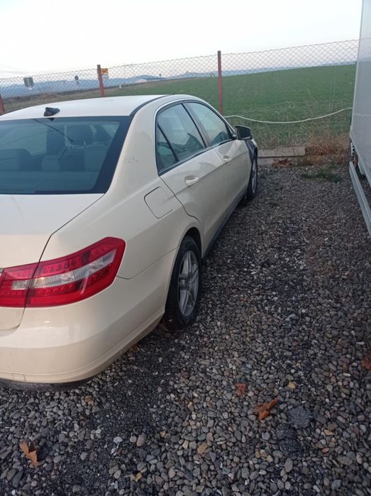 Mercedes E200 avariat