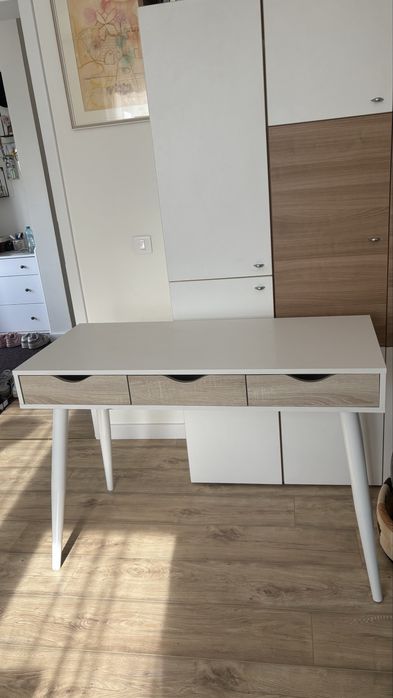 Vand birou cu sertare