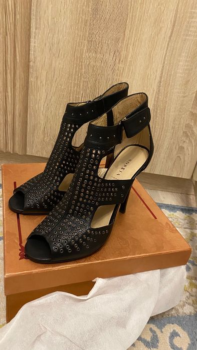 Босоножки кожаные