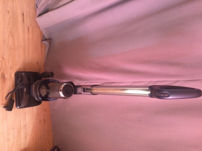 Безкабелна прахосмукачка - AEG FX9