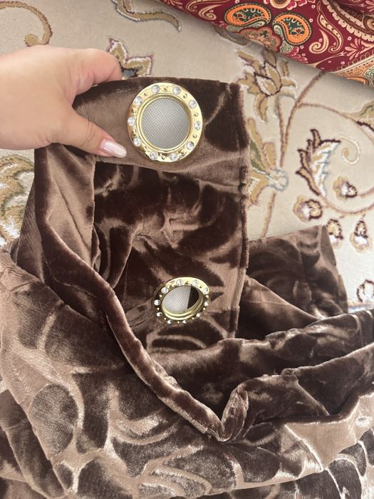 Продам шикарные шторы на три окна