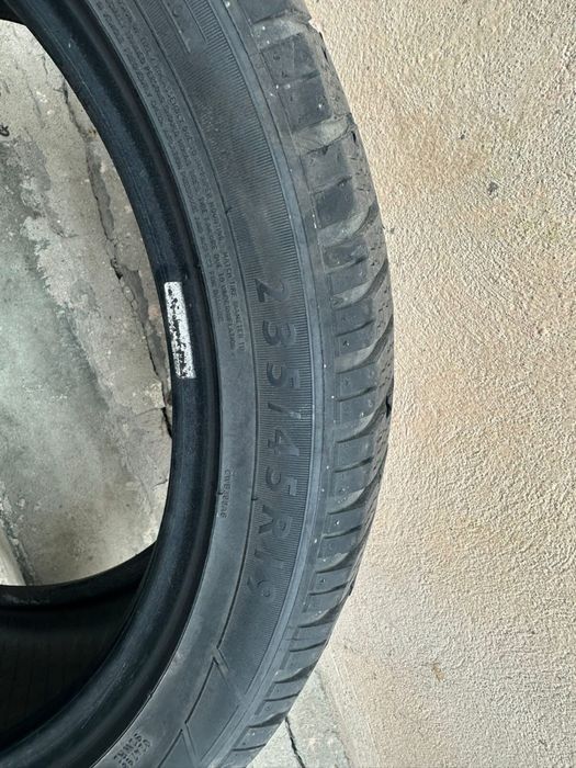 255/45/19 Good-Year M+S -235/45/19 dunlop 2 bucati