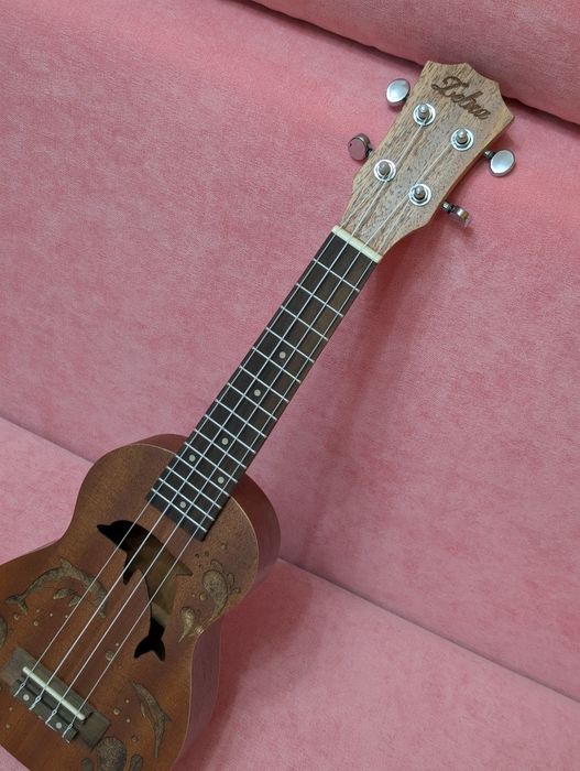 Продам укулеле. Гавайская гитара.