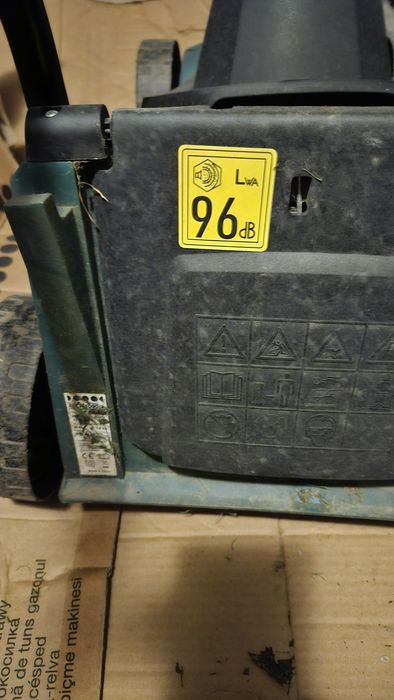 Mașină de tuns gazonul, 1000 W