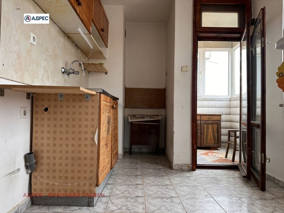 Продава се Едностаен апартамент в Плевен, Сторгозия - 46 кв.м за 2174 €/кв.м - Снимка #3