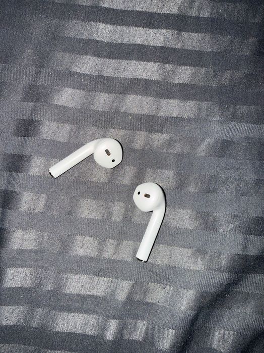 Căști AirPods.